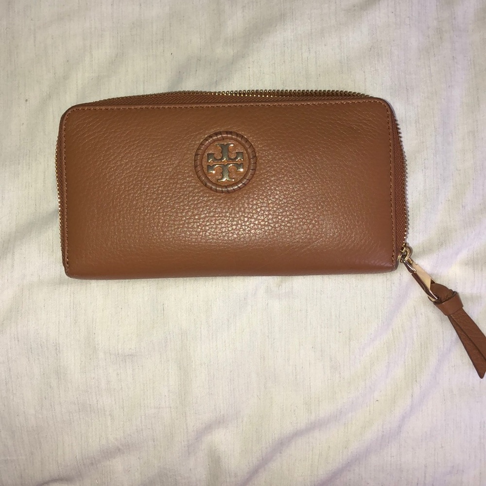 Tory Burch zip wallet